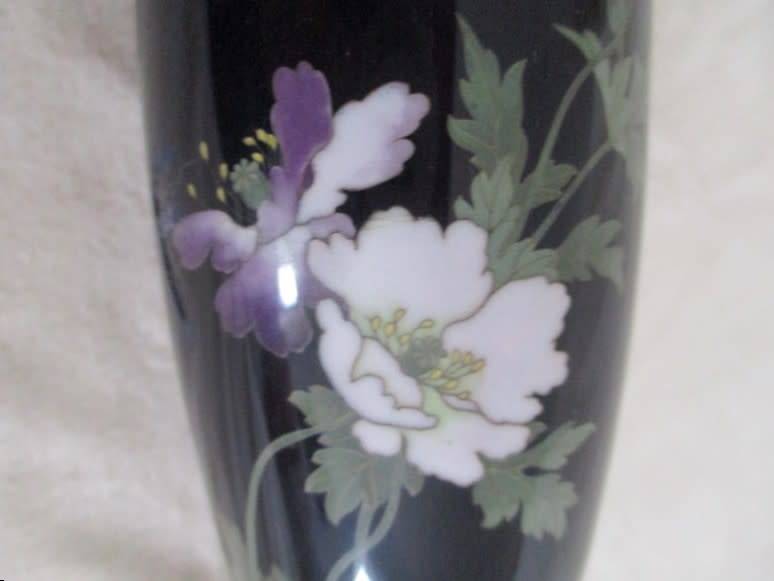 VINTAGE CLOISONNE VASE WITH DELICATE FLOWERS - 15CM TALL
