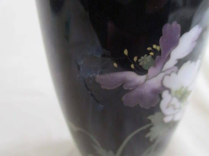VINTAGE CLOISONNE VASE WITH DELICATE FLOWERS - 15CM TALL