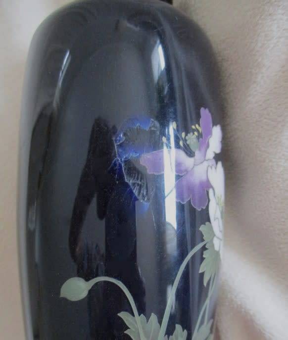 VINTAGE CLOISONNE VASE WITH DELICATE FLOWERS - 15CM TALL