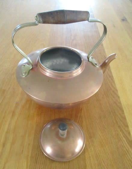 VINTAGE DOURO, PORTUGAL COPPER KETTLE WITH BRASS AND WOOD HANDLE