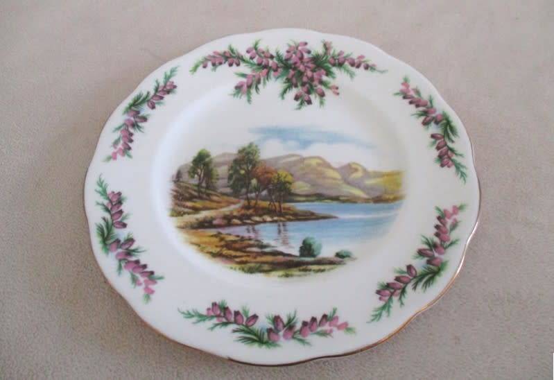 VINTAGE 1950`s/60`s ROYAL ALBERT PLATE - TRADITIONAL BRITISH SONGS SERIES - ROAD TO THE ISLES