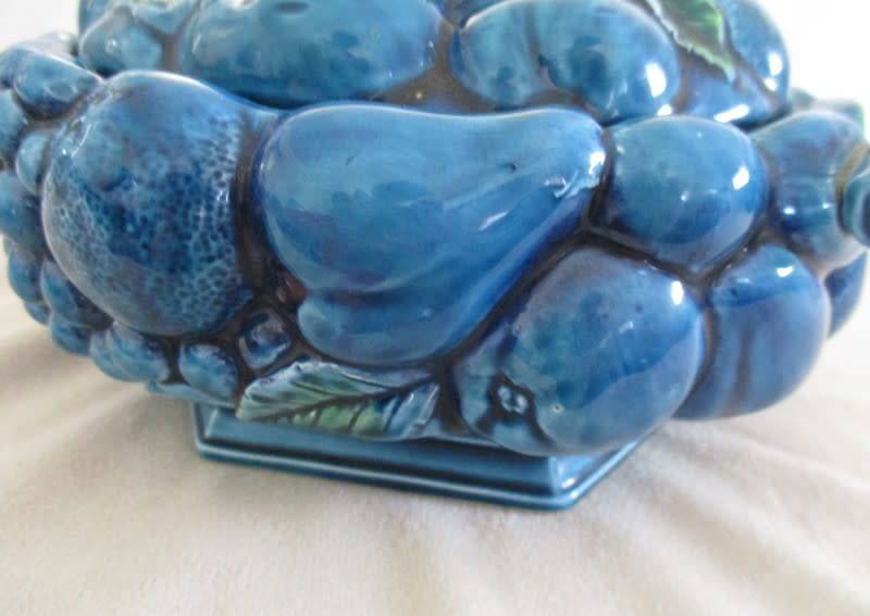 VINTAGE 1960`s INARCO, JAPAN MAJOLICA LIDDED FRUIT SCULPTURE DISH IN BEAUTIFUL MOOD INDIGO BLUE