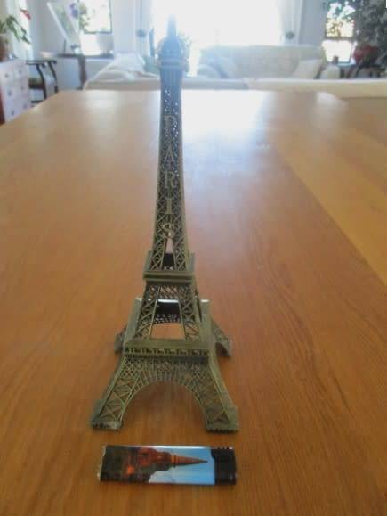 Nice sized metal Paris Eiffel Tower in great condition