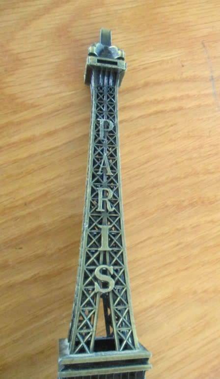 Nice sized metal Paris Eiffel Tower in great condition