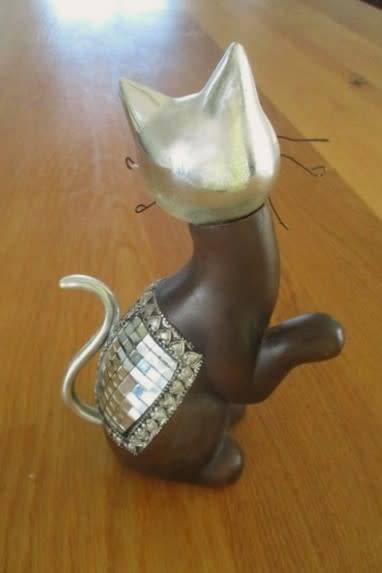 Cute ceramic cat with silver metal and mirror detail