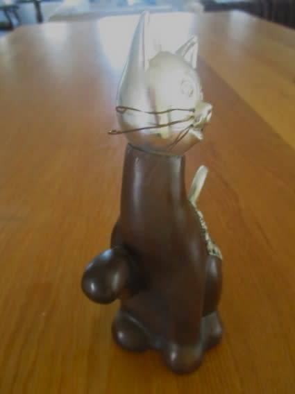 Cute ceramic cat with silver metal and mirror detail