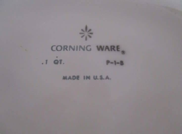 Lidded Corning Ware dish no. P-1-B (1 quart) with Blue Cornflower design - damage-free