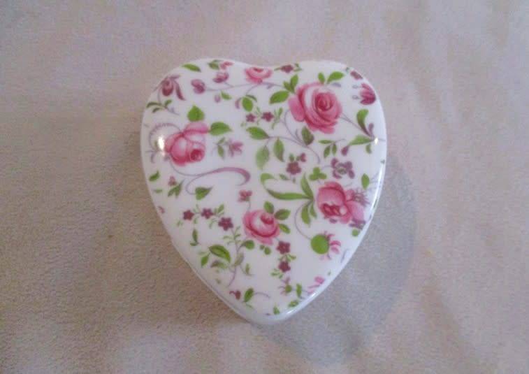 St. George, England fine bone china heart shaped trinket box with pretty pink roses