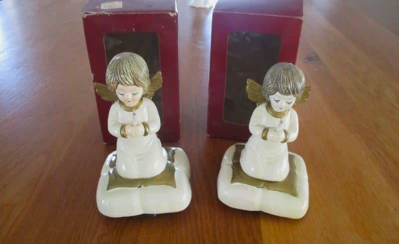 Two musical angels with flickering candles for Christmas (Silent night tune)