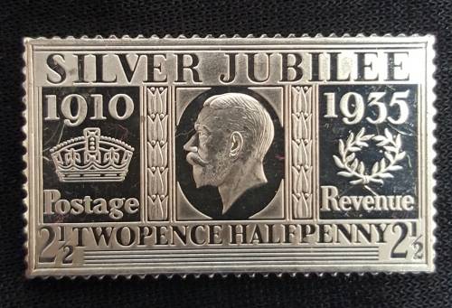 SILVER JUBILEE 1910 1935 POATAGE REVENUE 2 1/2  TWOPENCE HALFPENNY (925)