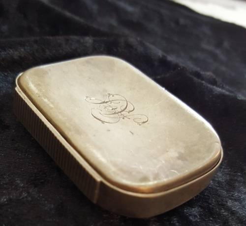 VINTAGE / ANTIQUE MATCH  HOLDER