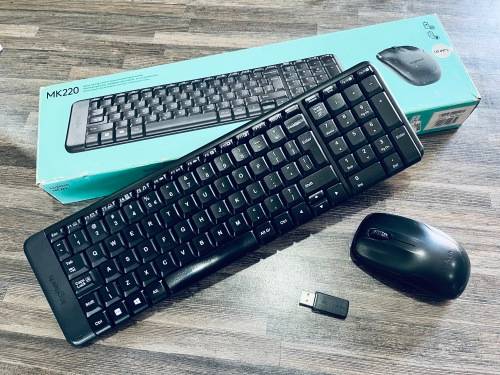 MK220 Wireless Keyboard and Mouse Combo