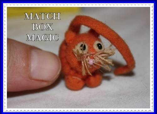 TINY FELT CAT PERFECT FOR A DOLLS HOUSE OR MINIATURE COLLECTOR