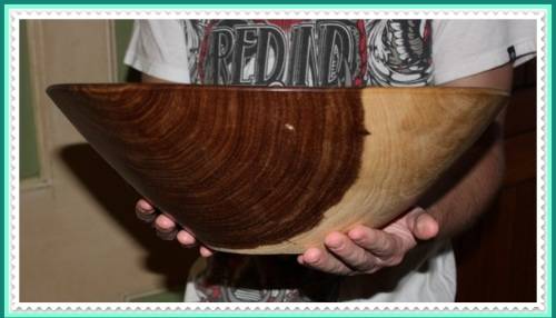 LOVELY LARGE WOODEN SALAD BOWL GREAT  FOR A SUMMER BRAAI AROUND THE POOL