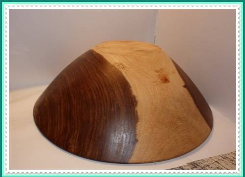 LOVELY LARGE WOODEN SALAD BOWL GREAT  FOR A SUMMER BRAAI AROUND THE POOL