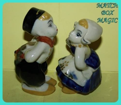 DUTCH KISSING SWEETHEARTS PAIR VINTAGE