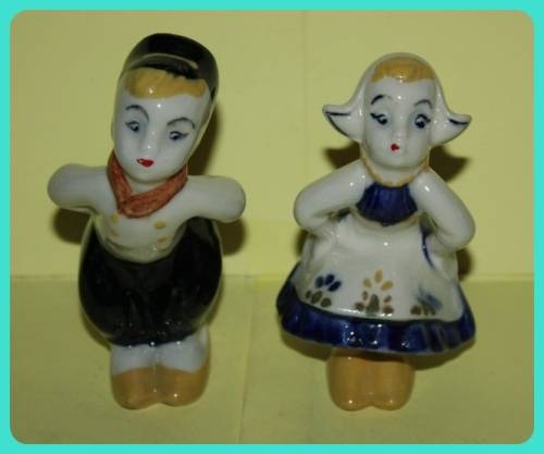 DUTCH KISSING SWEETHEARTS PAIR VINTAGE