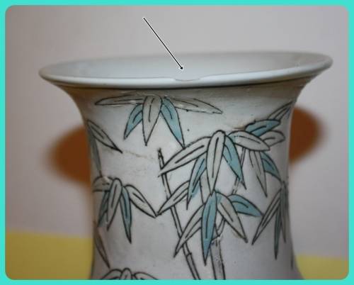 LARGE ORIENTAL VASE WITH BIRD AND FLOWER DETAILS VERY PRETTY (D)