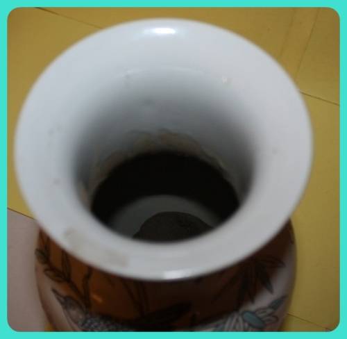 LARGE ORIENTAL VASE WITH BIRD AND FLOWER DETAILS VERY PRETTY (D)