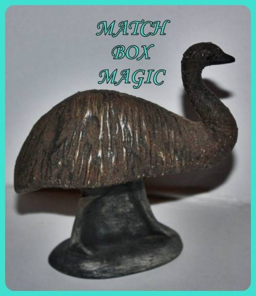 UNUSUAL  OLD AUSTRALIA SIGNED BY ARTIST AUSTRALIAN BIRD EMU  HAND PAINTED