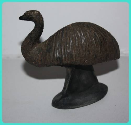 UNUSUAL  OLD AUSTRALIA SIGNED BY ARTIST AUSTRALIAN BIRD EMU  HAND PAINTED