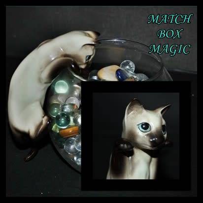 LOVELY PORCELAIN SIAMESE CAT FISH BOWL FIGURINE (D) BOWL NOT INCLUDED