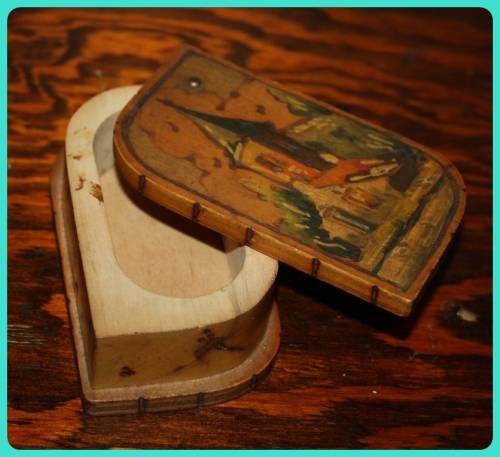 BEAUTIFULLY  MADE HAND PAINTED WOODEN SLIDE BOX FROM HOLLAND  UNUSUAL ITEM
