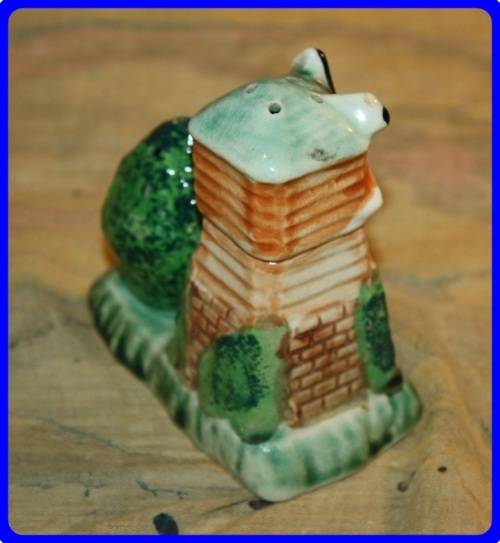 SALT AND PEPPER SET WINDMILL AND BUSH MADE IN JAPAN