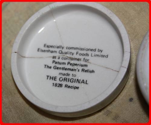 THE GENTLEMAN'S RELISH POT AND LID WITH PARTRIDGE BIRD DETAILS (R)