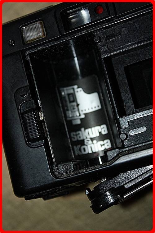 VINTAGE KONICA POP CAMERA WITH CASE AND LENSE COVER  SOLD AS IS