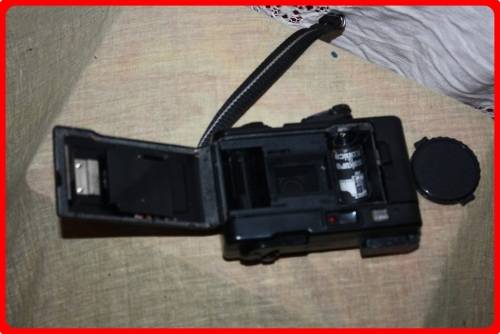 VINTAGE KONICA POP CAMERA WITH CASE AND LENSE COVER  SOLD AS IS