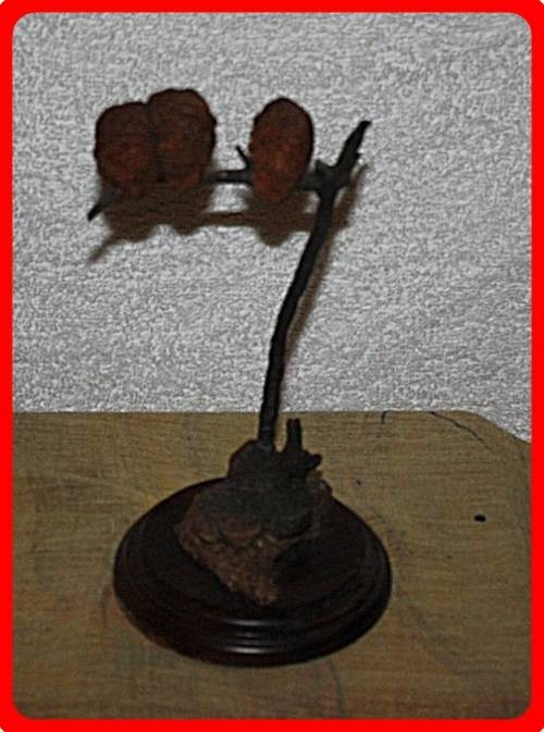 COUNTRY ARTISTS TWOS COMPANY OWL FIGURINE ON WOODEN PLINTH