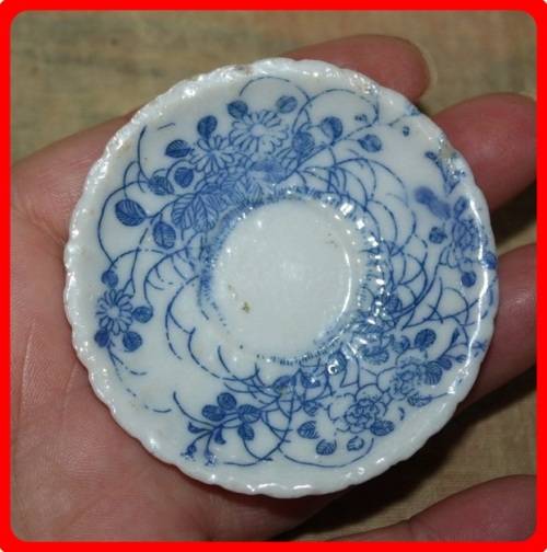 MINIATURE PLATE BLUE AND WHITE