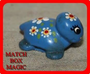 THE CUTEST LITTLE HAND PAINTED TORTOISE WITH WHITE DAISIES