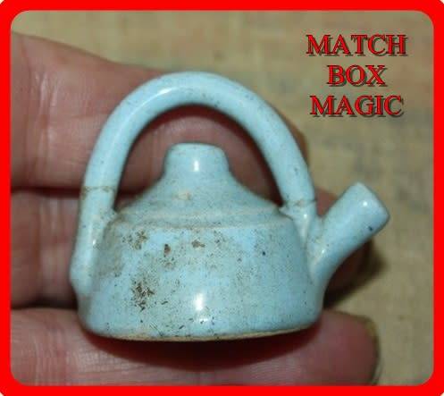 DOLLS HOUSE ITEM POTTERY KETTLE