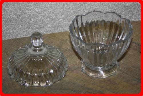 SCALLOP SIDED CLEAR GLASS LIDDED JAM JAR OR SUGAR BOWL PRETTY ITEM