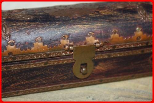 DECORATIVE WOODEN STORAGE BOX WITH HINGED LID INTRICATE METAL DETAIL