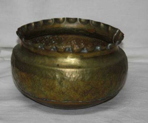 LARGE BRASS BOWL WITH FRILLED EDGE. PERFECT FOR A POT PLANT