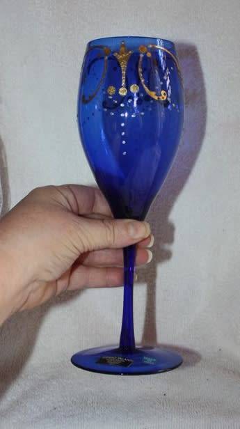 BEAUTIFUL BLUE SERGIO TALANTI HANDCRAFTED ART WINE GLASS MURANO ITALY HAS LABELS ON BASE