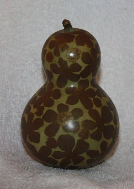 UNUSUAL DECOUPAGED TECHNIQUE CALABASH MARKED UNDERNEATH MH 84