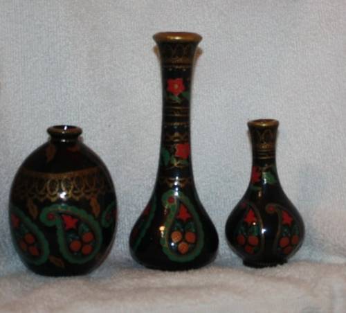 TRIO OF BEAUTIFULLY HAND PAINTED VASES BLACK BACKGROUND WITH PAISLEY FLORAL AND GOLD TRIM FOREGROUND