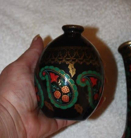 TRIO OF BEAUTIFULLY HAND PAINTED VASES BLACK BACKGROUND WITH PAISLEY FLORAL AND GOLD TRIM FOREGROUND