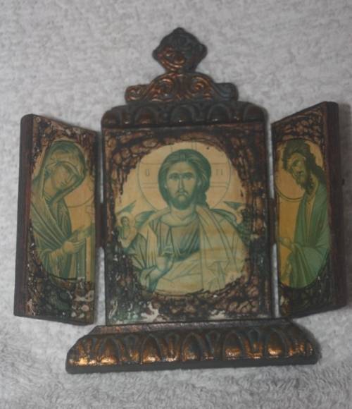 VINTAGE RELIGIOUS TRIPTYCH  ICON OF JESUS WOODEN WITH HINGED DOORS  SMALL