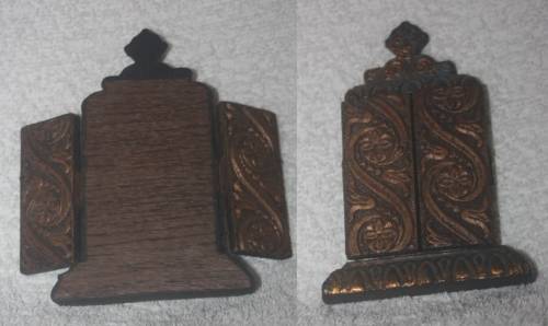 VINTAGE RELIGIOUS TRIPTYCH  ICON OF JESUS WOODEN WITH HINGED DOORS  SMALL
