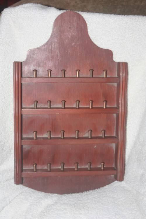 FOR THE THIMBLE COLLECTOR LOVELY DISPLAY SHELF HOLDING 24 THIMBLES