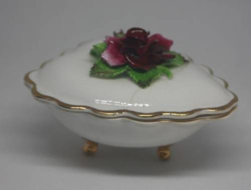 BEST BONE DENTON CHINA ENGLAND FOOTED TRINKET DISH WHITE BACKGROUND GOLD GILDING WITH RAISED ROSE (D
