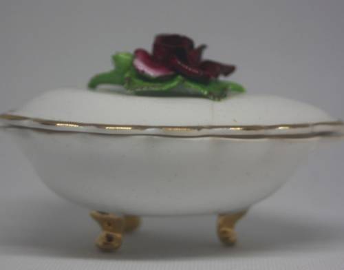 BEST BONE DENTON CHINA ENGLAND FOOTED TRINKET DISH WHITE BACKGROUND GOLD GILDING WITH RAISED ROSE (D
