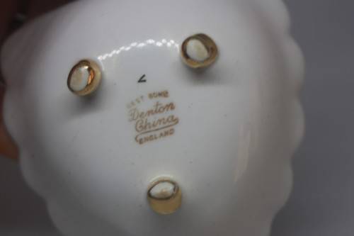 BEST BONE DENTON CHINA ENGLAND FOOTED TRINKET DISH WHITE BACKGROUND GOLD GILDING WITH RAISED ROSE (D