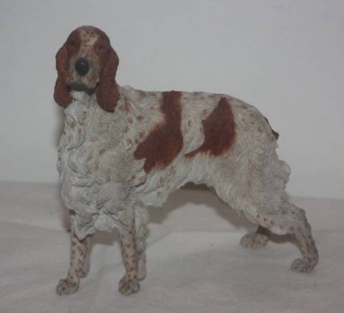 SETTER DOG RESIN FIGURINE  DETAILS ARE AMAZING ( D)