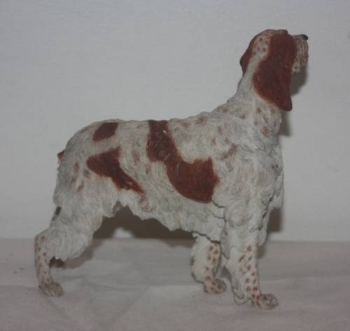 SETTER DOG RESIN FIGURINE  DETAILS ARE AMAZING ( D)